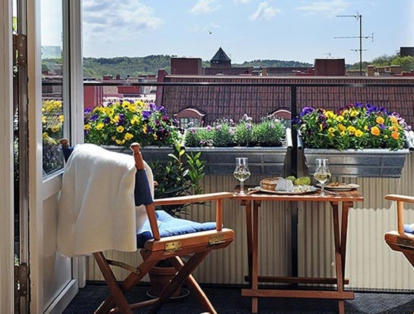 wood-outdoor-furniture-for-cozy-balcony