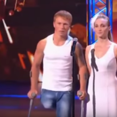 Einfættur en dansar í hæfileikakeppni… þvílíkur styrkur