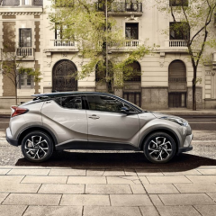 C-HR loksins kominn til landsins en stoppar þó hér aðeins í örfáa daga