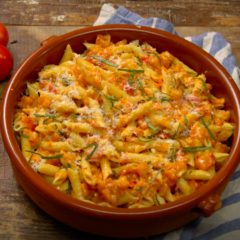 Æðislegt Penne pasta með fullt af hvítlauk og tómötum – Svo gott og einfalt